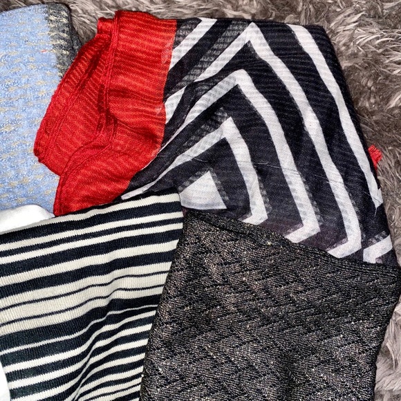 LIKE NEW Scarf Bundle ! - Picture 5 of 7